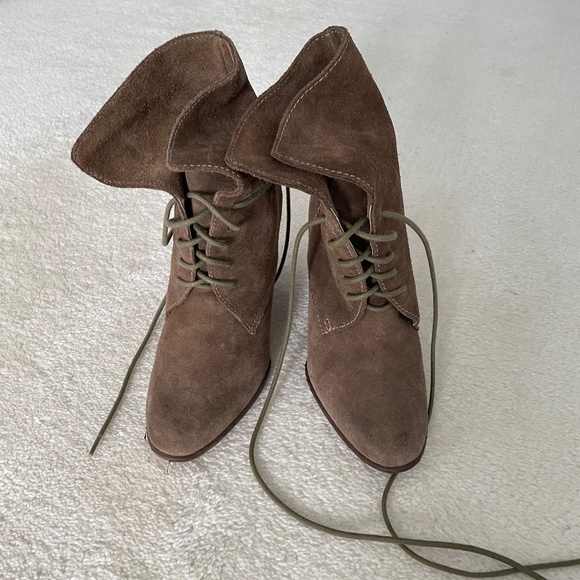 Suede boots - Picture 1 of 3
